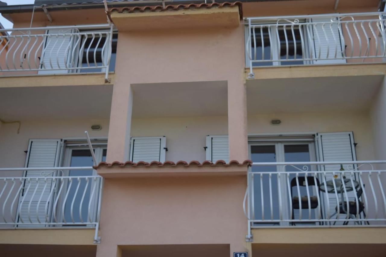 Apartments Marta Kaštel Novi المظهر الخارجي الصورة