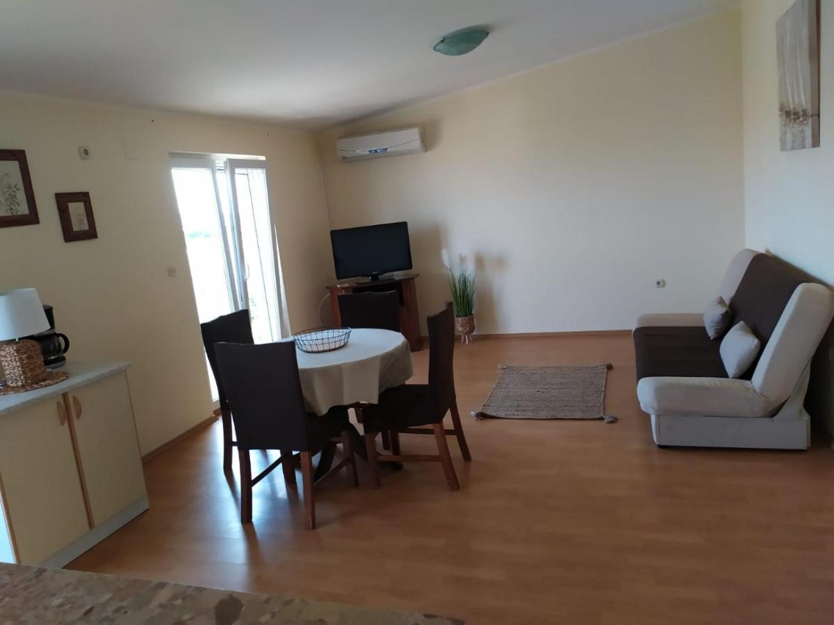 Apartments Marta Kaštel Novi المظهر الخارجي الصورة