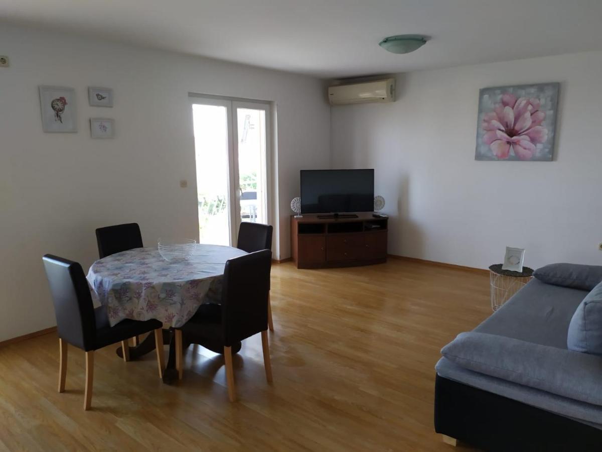 Apartments Marta Kaštel Novi المظهر الخارجي الصورة