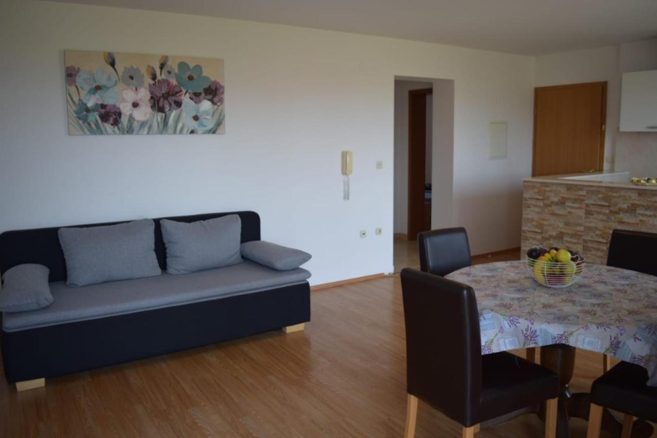 Apartments Marta Kaštel Novi المظهر الخارجي الصورة