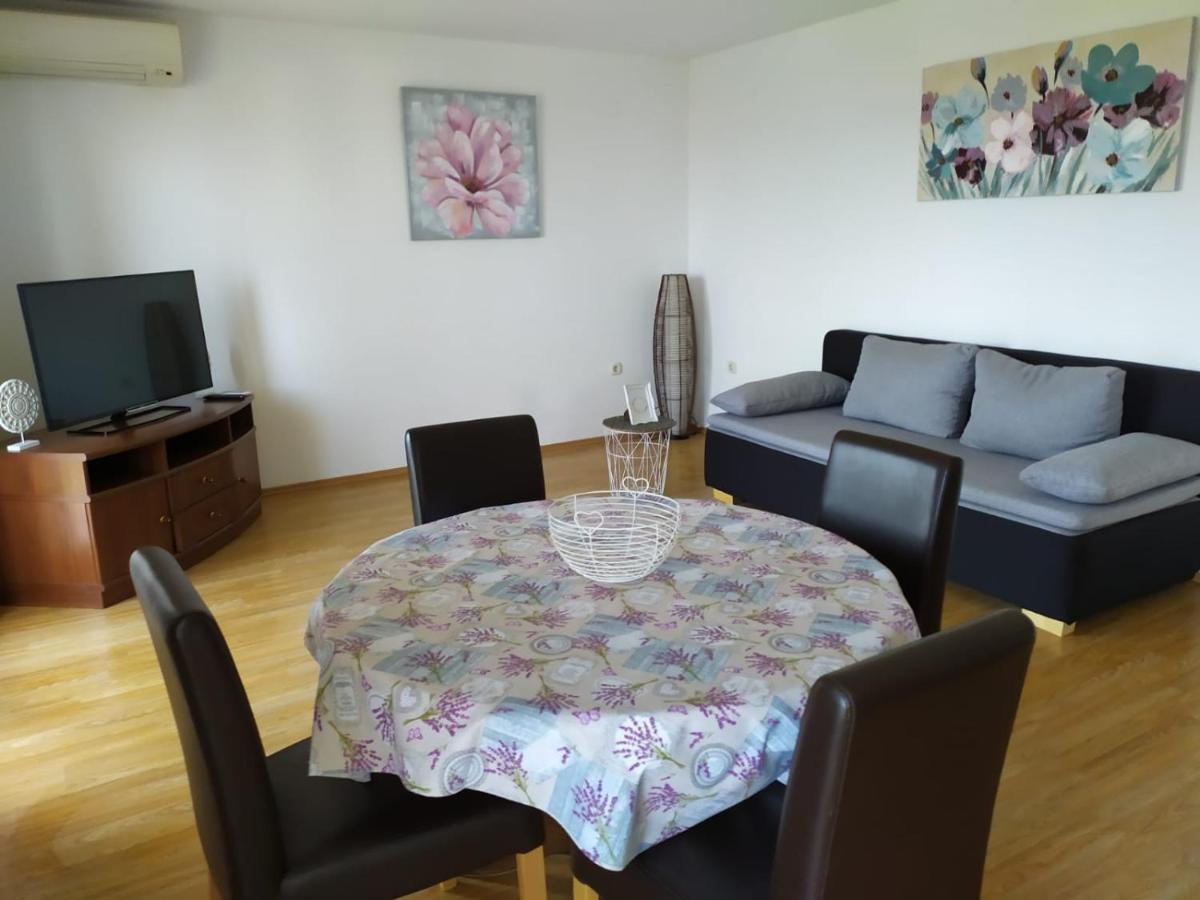 Apartments Marta Kaštel Novi المظهر الخارجي الصورة
