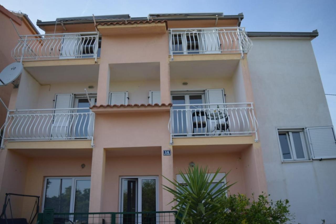 Apartments Marta Kaštel Novi المظهر الخارجي الصورة